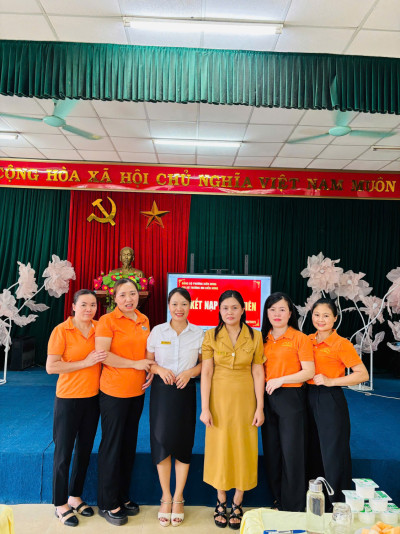 LỄ KẾT NẠP ĐẢNG VIÊN MỚI TẠI TRƯỜNG MẦM NON KIẾN HƯNG